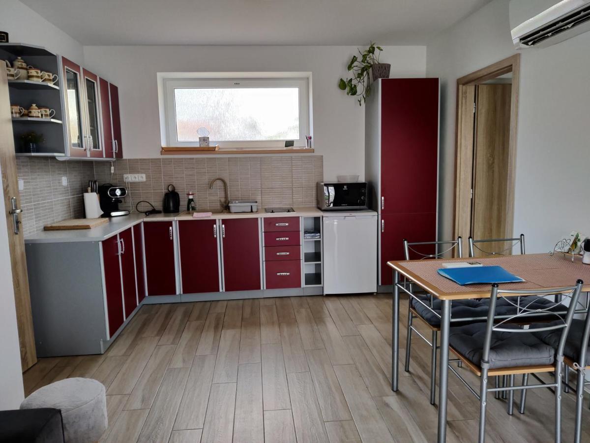 Apartman Pod Lipou - Samostatny Objekt Jaroměř Eksteriør billede