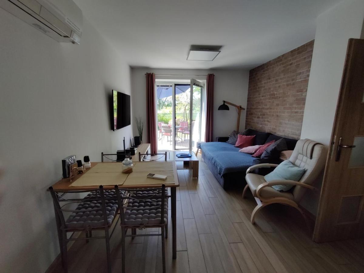 Apartman Pod Lipou - Samostatny Objekt Jaroměř Eksteriør billede