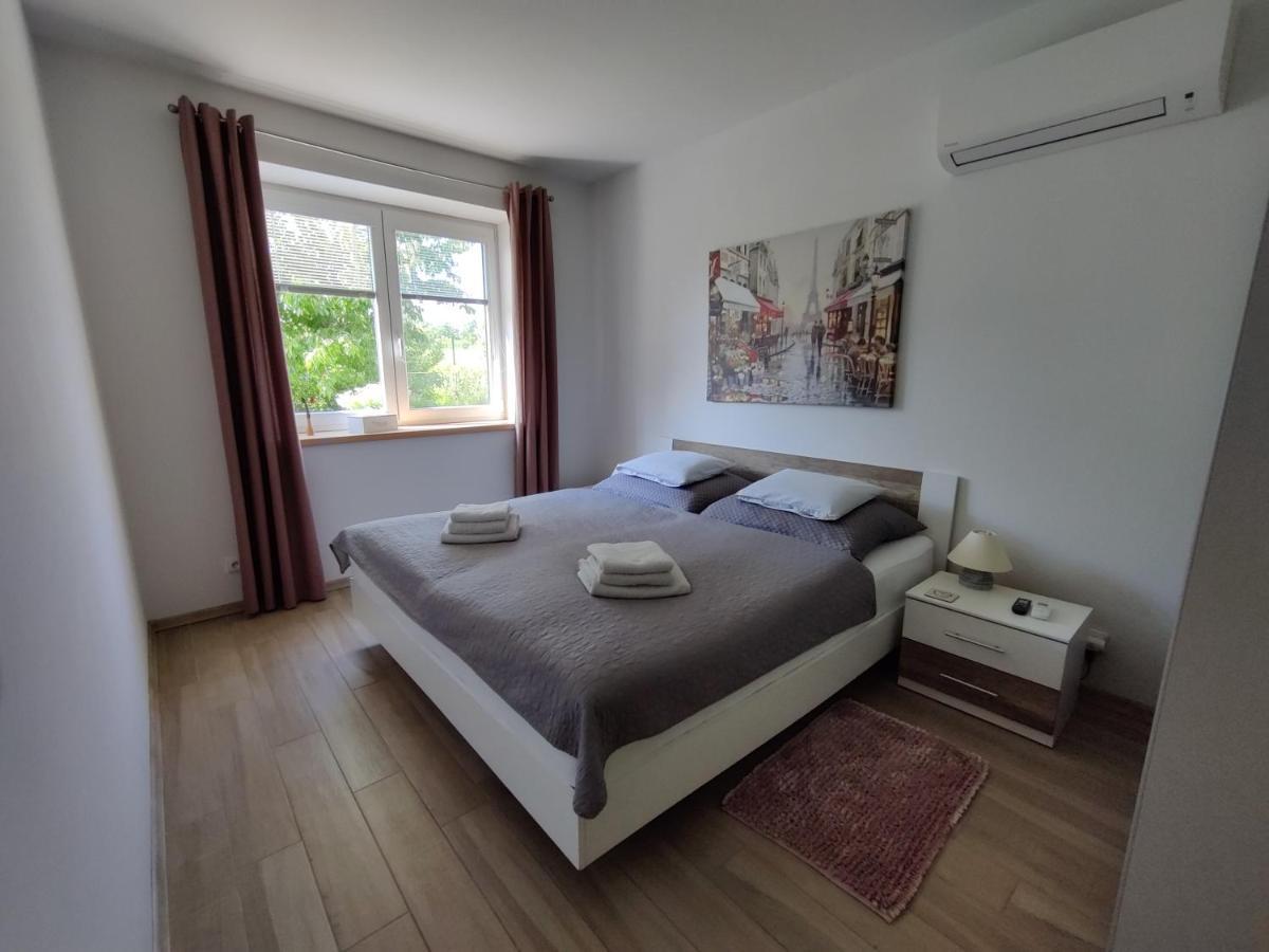 Apartman Pod Lipou - Samostatny Objekt Jaroměř Eksteriør billede